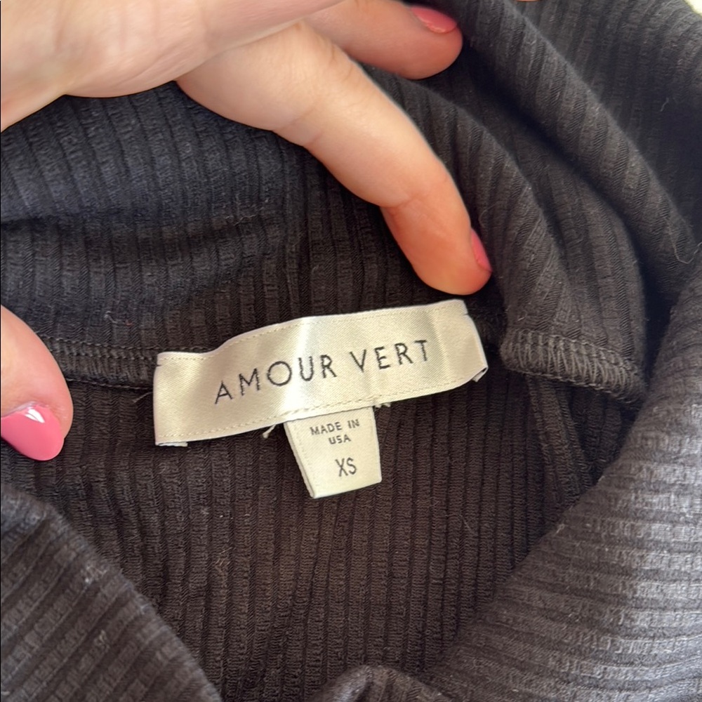 Amour Vert black sweater skirt.